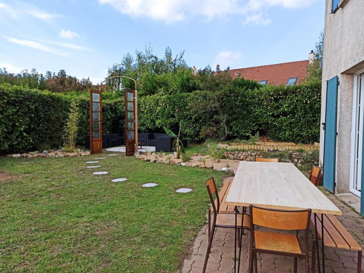 La Taniere Aux Loups Villa Montevrain Exterior photo
